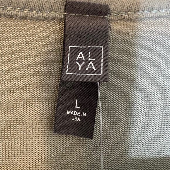 Francesca’s Alya Green V-Neck Wrap Blouse Women’s Large Sage Comfort - Picture 3 of 7